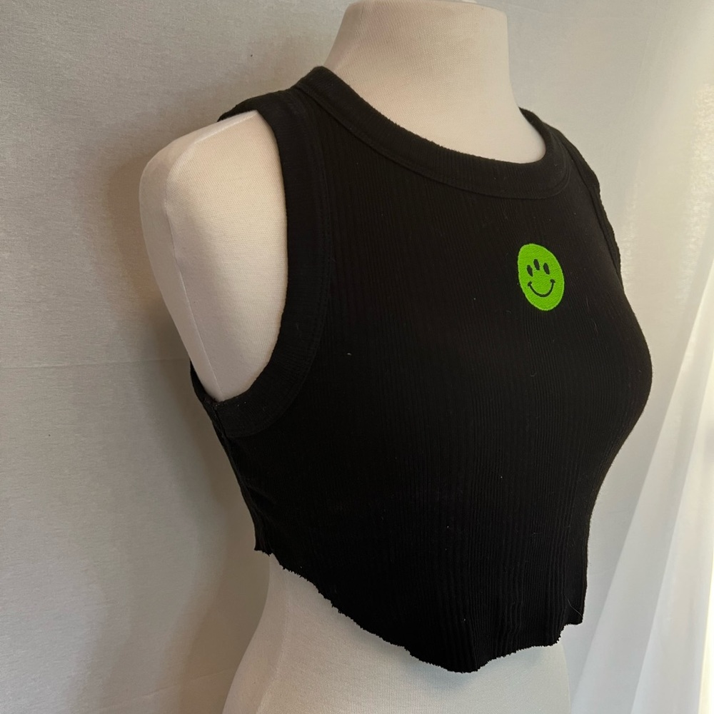 Alien Smiley Cropped Tee